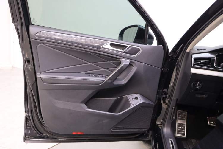 Used Volkswagen Tiguan L 2022 330TSI Automatic Two-Wheel Drive R-Line Enhanced Edition Interior 1