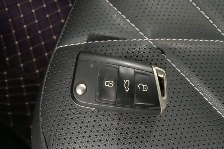 Used Volkswagen Tiguan L 2022 330TSI Automatic Two-Wheel Drive Smart Edition Interior 1