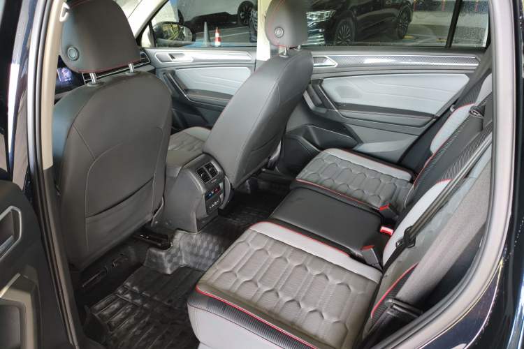 Used Volkswagen Tiguan L 2022 330TSI Automatic Two-Wheel Drive R-Line Enhanced Edition Interior 1