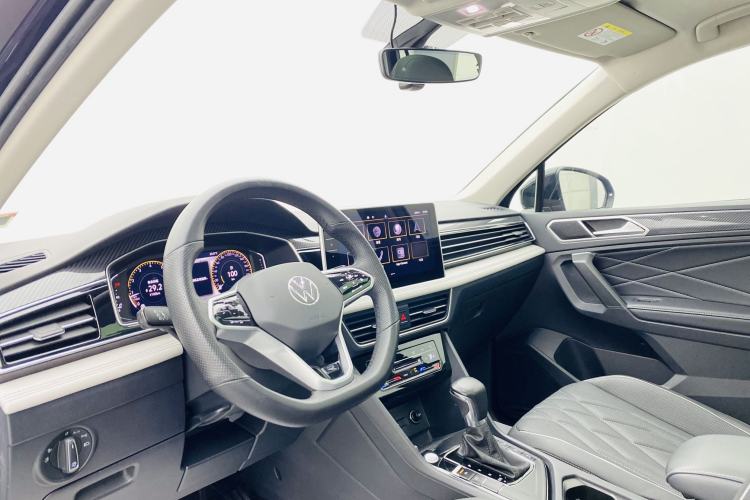 Used Volkswagen Tiguan L 2022 330TSI Automatic Two-Wheel Drive R-Line Enhanced Edition Interior 1