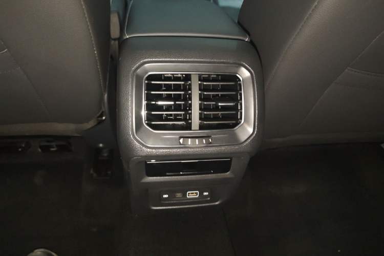Used Volkswagen Tiguan L 2022 330TSI Automatic Two-Wheel Drive R-Line Enhanced Edition Interior 1