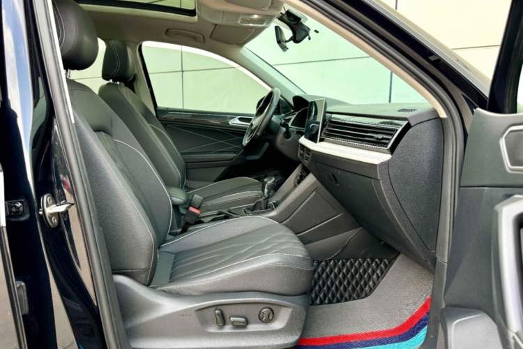Used Volkswagen Tiguan L 2022 330TSI Automatic Two-Wheel Drive Smart Edition Interior 10