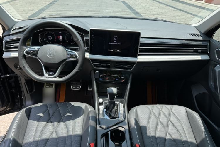 Used Volkswagen Tiguan L 2022 330TSI Automatic Two-Wheel Drive R-Line Enhanced Edition Interior 2