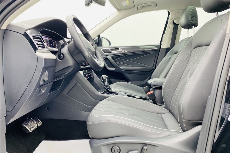 Used Volkswagen Tiguan L 2022 330TSI Automatic Two-Wheel Drive R-Line Enhanced Edition Interior 2