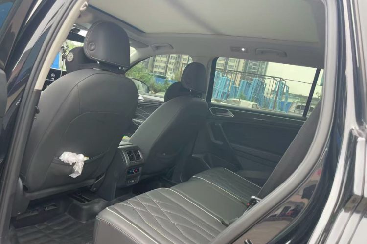 Used Volkswagen Tiguan L 2022 330TSI Automatic Two-Wheel Drive R-Line Enhanced Edition Interior 3