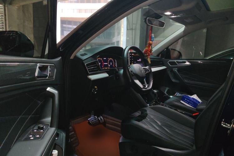Used Volkswagen Tiguan L 2022 330TSI Automatic Two-Wheel Drive R-Line Enhanced Edition Interior 3