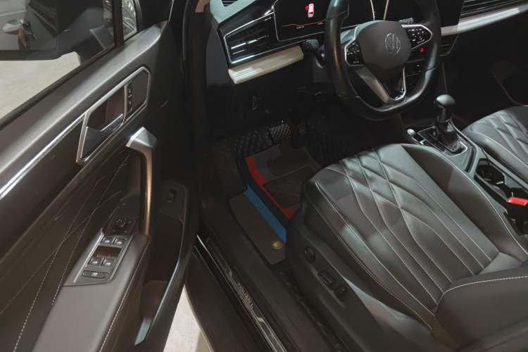 Used Volkswagen Tiguan L 2022 330TSI Automatic Two-Wheel Drive Smart Edition Interior 3