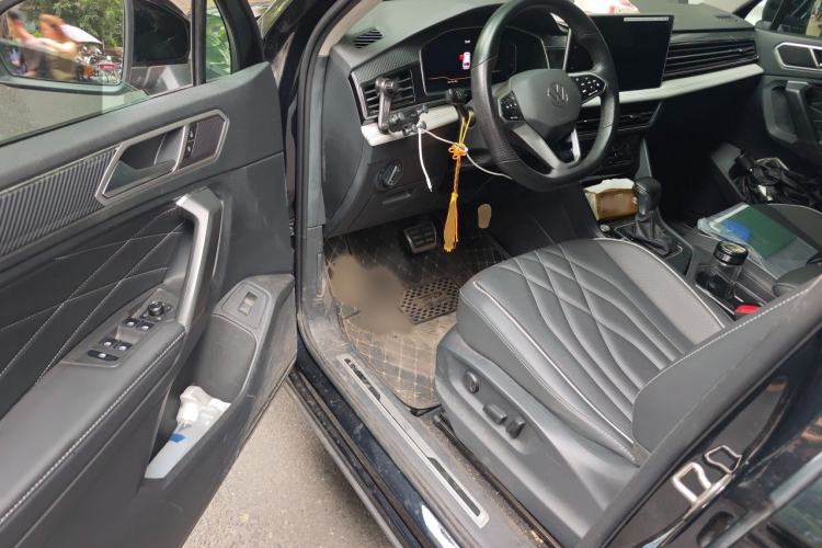 Used Volkswagen Tiguan L 2022 330TSI Automatic Two-Wheel Drive R-Line Enhanced Edition Interior 3