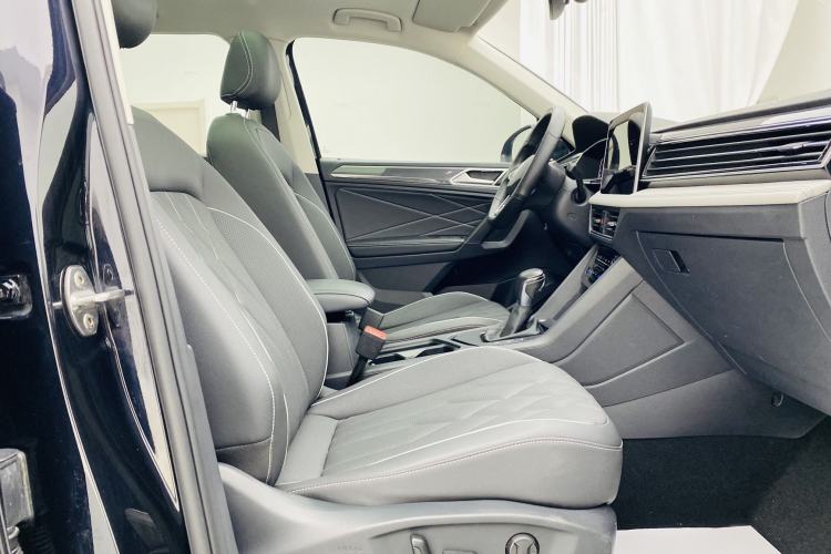 Used Volkswagen Tiguan L 2022 330TSI Automatic Two-Wheel Drive R-Line Enhanced Edition Interior 3