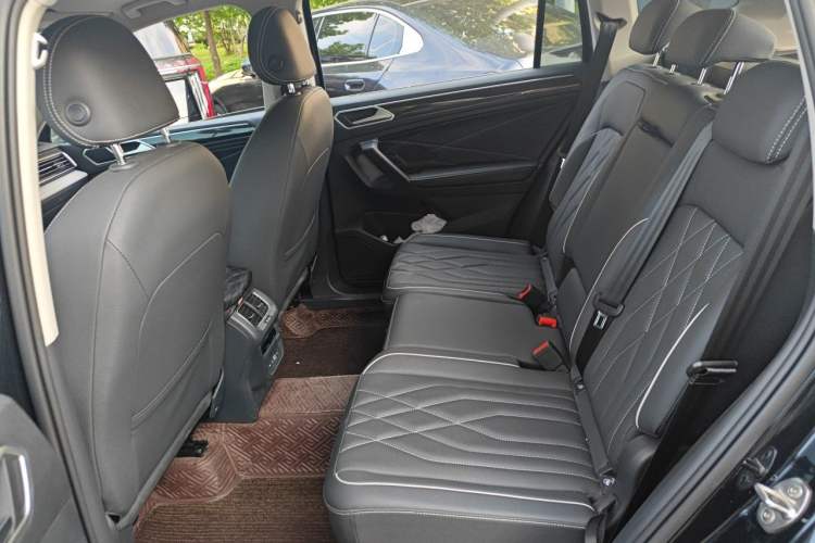 Used Volkswagen Tiguan L 2022 330TSI Automatic Two-Wheel Drive Smart Edition Interior 4