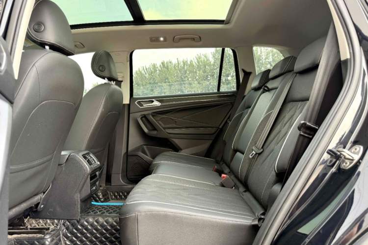 Used Volkswagen Tiguan L 2022 330TSI Automatic Two-Wheel Drive Smart Edition Interior 4