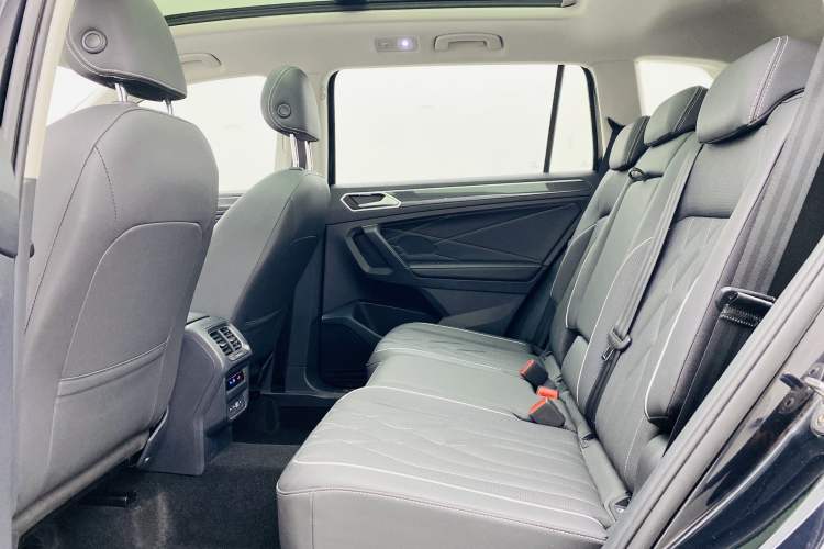 Used Volkswagen Tiguan L 2022 330TSI Automatic Two-Wheel Drive R-Line Enhanced Edition Interior 4