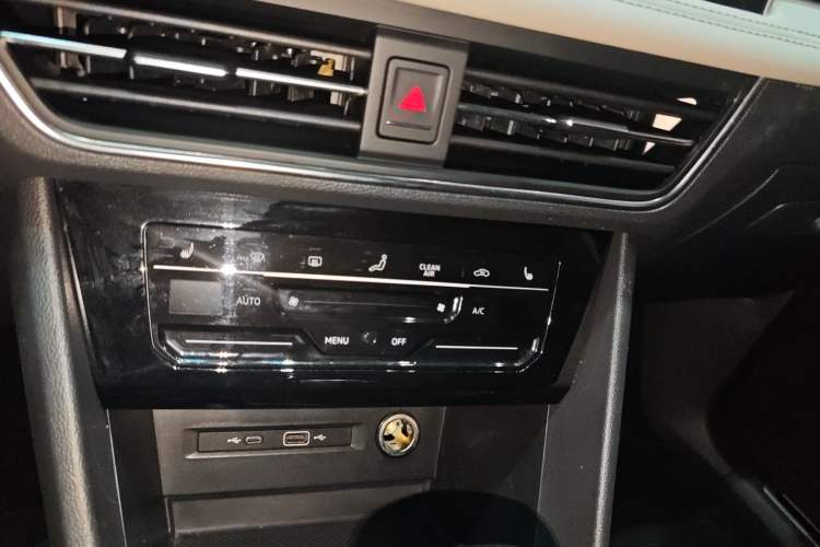 Used Volkswagen Tiguan L 2022 330TSI Automatic Two-Wheel Drive R-Line Enhanced Edition Interior 4