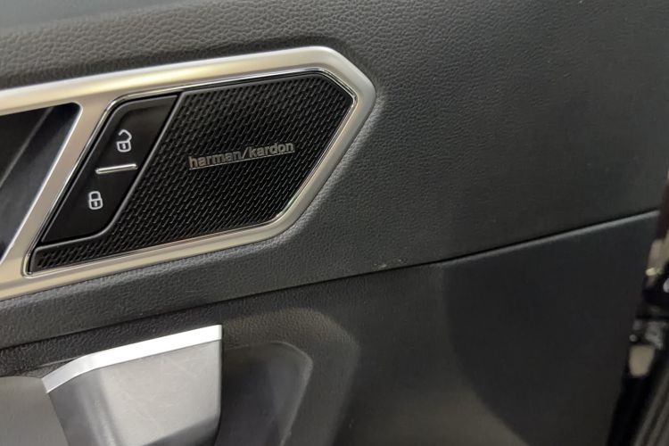 Used Volkswagen Tiguan L 2022 330TSI Automatic Two-Wheel Drive R-Line Flagship Edition Interior 4