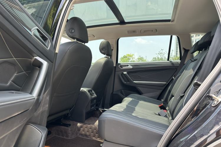 Used Volkswagen Tiguan L 2022 330TSI Automatic Two-Wheel Drive R-Line Enhanced Edition Interior 7