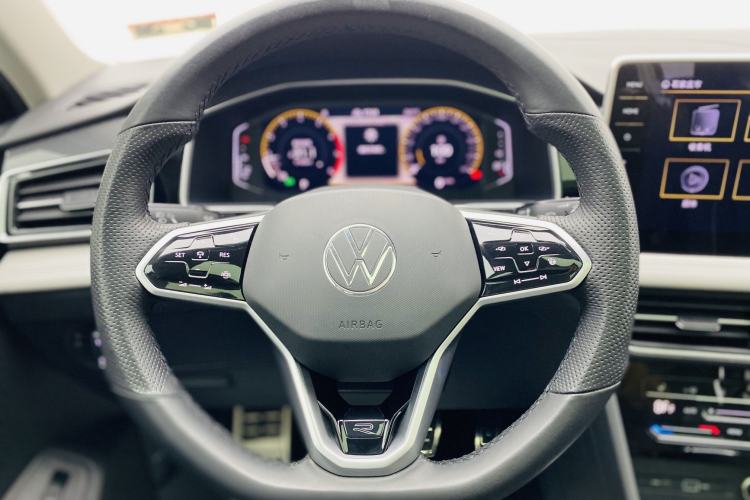 Used Volkswagen Tiguan L 2022 330TSI Automatic Two-Wheel Drive R-Line Enhanced Edition Interior 8