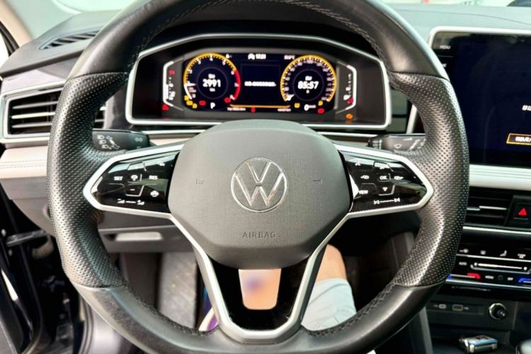 Used Volkswagen Tiguan L 2022 330TSI Automatic Two-Wheel Drive Smart Edition Interior 9