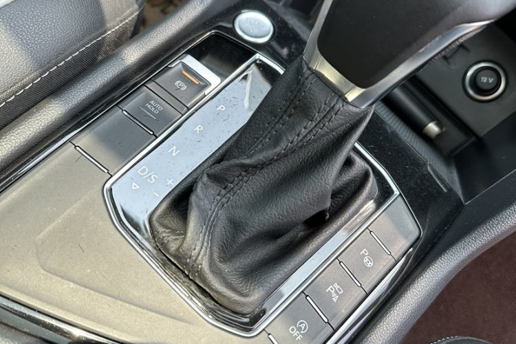 Used Volkswagen Tiguan L 2022 330TSI Automatic Two-Wheel Drive R-Line Enhanced Edition Interior 9