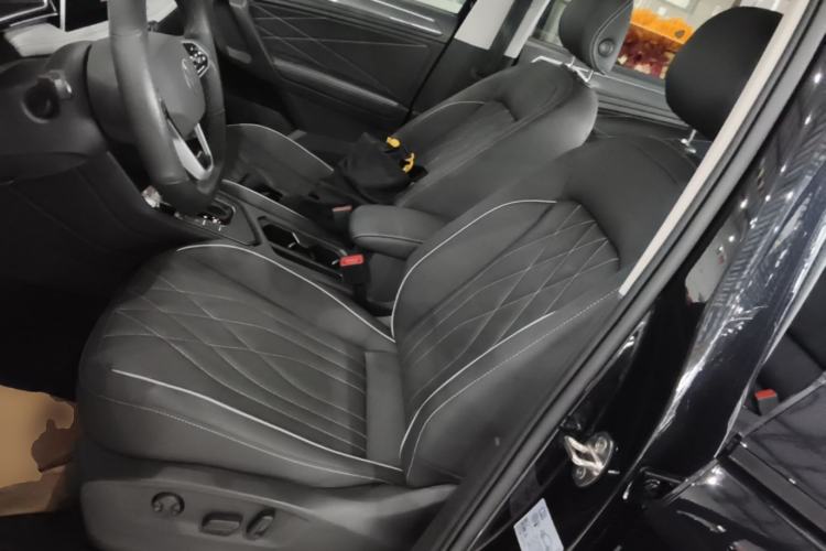 Used Volkswagen Tiguan L 2022 330TSI Automatic Two-Wheel Drive R-Line Enhanced Edition Left Front Seat