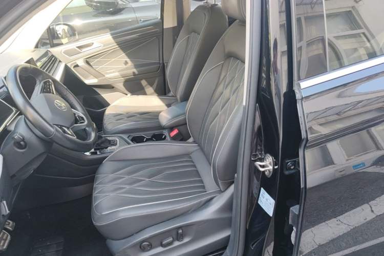 Used Volkswagen Tiguan L 2022 330TSI Automatic Two-Wheel Drive R-Line Enhanced Edition Left Front Seat