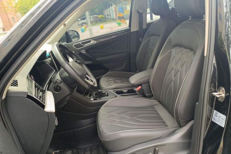 Used Volkswagen Tiguan L 2022 330TSI Automatic Two-Wheel Drive R-Line Enhanced Edition Left Front Seat