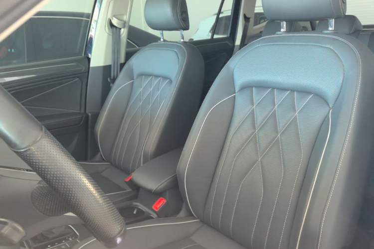 Used Volkswagen Tiguan L 2022 330TSI Automatic Two-Wheel Drive R-Line Enhanced Edition Left Front Seat