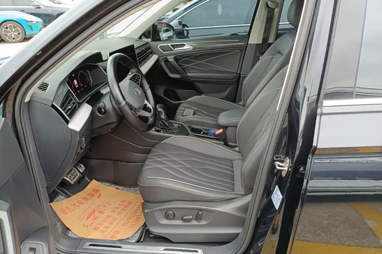 Used Volkswagen Tiguan L 2022 330TSI Automatic Two-Wheel Drive R-Line Enhanced Edition Left Front Seat