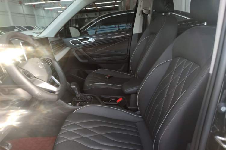 Used Volkswagen Tiguan L 2022 330TSI Automatic Two-Wheel Drive R-Line Enhanced Edition Left Front Seat