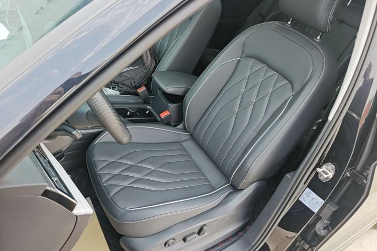 Used Volkswagen Tiguan L 2022 330TSI Automatic Two-Wheel Drive R-Line Enhanced Edition Left Front Seat