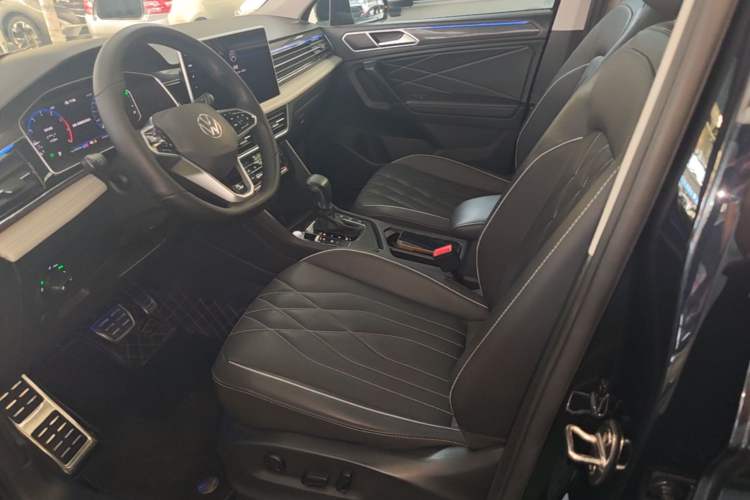 Used Volkswagen Tiguan L 2022 330TSI Automatic Two-Wheel Drive R-Line Enhanced Edition Left Front Seat