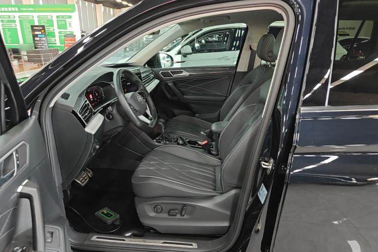 Used Volkswagen Tiguan L 2022 380TSI Automatic All-Wheel Drive R-Line Enhanced Comfort 7-Seater Left Front Seat