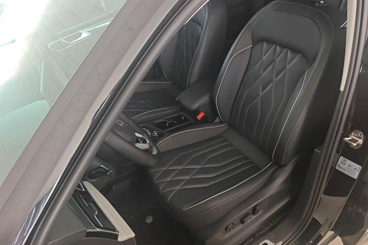 Used Volkswagen Tiguan L 2022 380TSI Automatic All-Wheel Drive R-Line Enhanced Comfort 7-Seater Left Front Seat