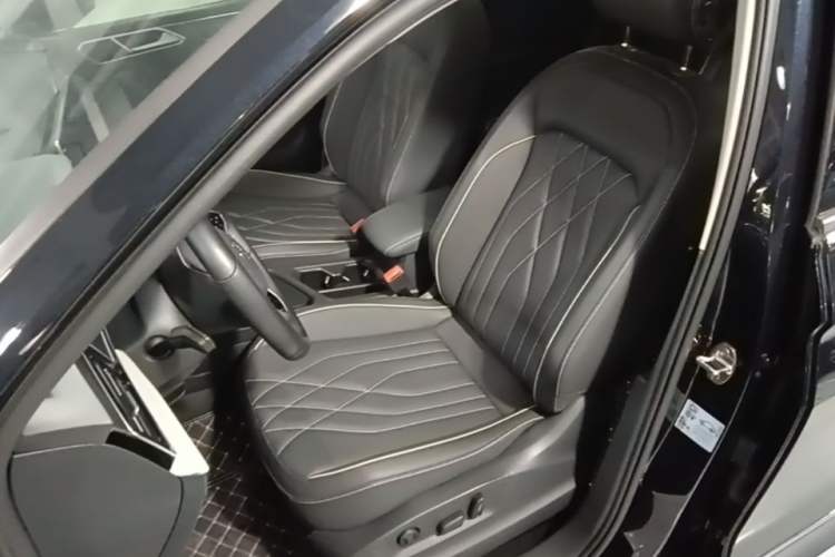 Used Volkswagen Tiguan L 2022 330TSI Automatic Two-Wheel Drive Smart Edition Left Front Seat