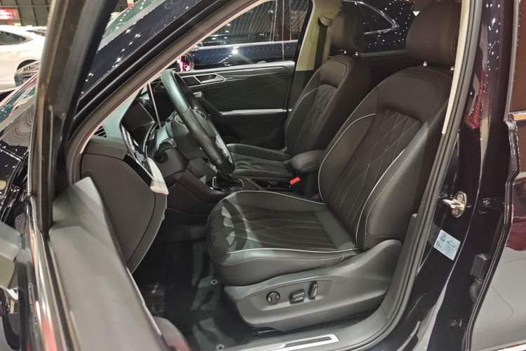 Used Volkswagen Tiguan L 2022 330TSI Automatic Two-Wheel Drive R-Line Enhanced Edition Left Front Seat