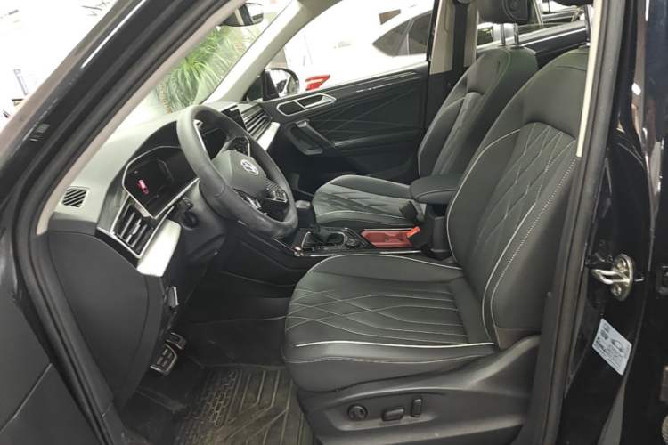 Used Volkswagen Tiguan L 2022 380TSI Automatic All-Wheel Drive R-Line Enhanced Comfort 7-Seater Left Front Seat
