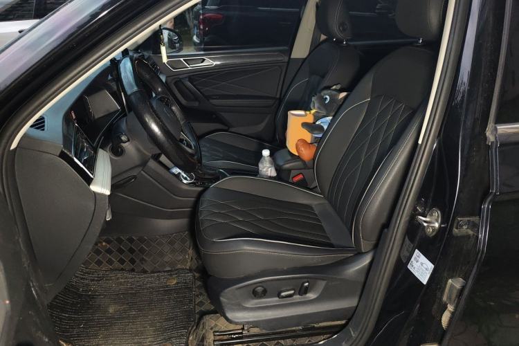 Used Volkswagen Tiguan L 2022 330TSI Automatic Two-Wheel Drive R-Line Enhanced Edition Left Front Seat