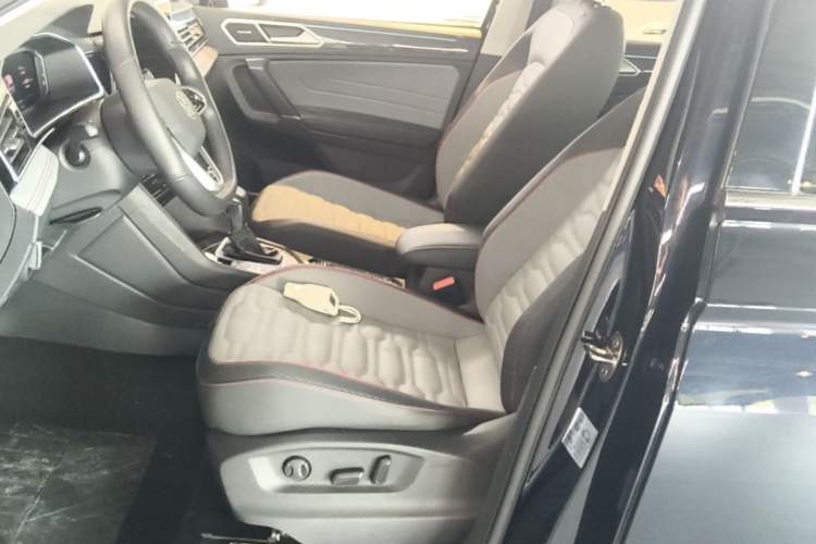 Used Volkswagen Tiguan L 2022 330TSI Automatic Two-Wheel Drive R-Line Flagship Edition Left Front Seat