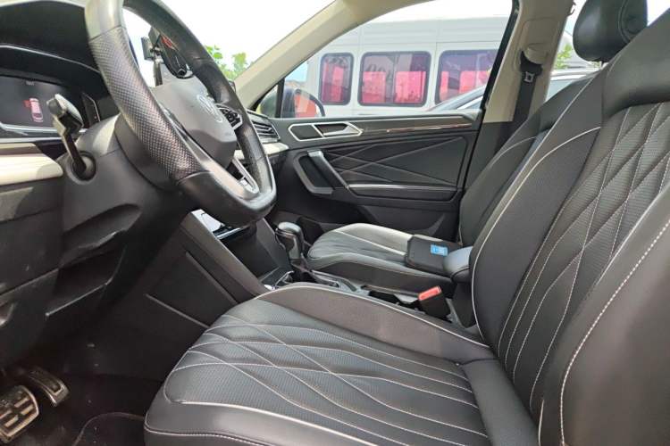Used Volkswagen Tiguan L 2022 330TSI Automatic Two-Wheel Drive R-Line Enhanced Edition Left Front Seat