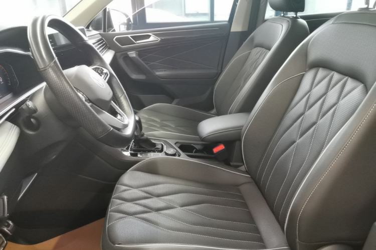 Used Volkswagen Tiguan L 2022 380TSI Automatic All-Wheel Drive R-Line Enhanced Comfort 7-Seater Left Front Seat