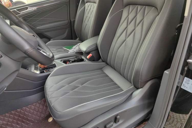 Used Volkswagen Tiguan L 2022 330TSI Automatic Two-Wheel Drive R-Line Enhanced Edition Left Front Seat