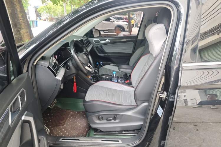 Used Volkswagen Tiguan L 2022 330TSI Automatic Two-Wheel Drive R-Line Flagship Edition Left Front Seat