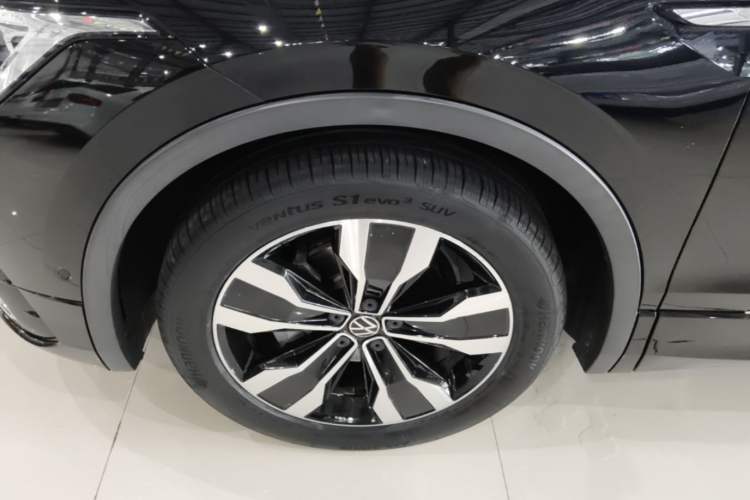Used Volkswagen Tiguan L 2022 330TSI Automatic Two-Wheel Drive R-Line Enhanced Edition Left Front Wheel Hub