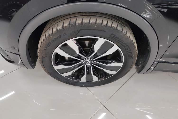 Used Volkswagen Tiguan L 2022 330TSI Automatic Two-Wheel Drive R-Line Enhanced Edition Left Front Wheel Hub