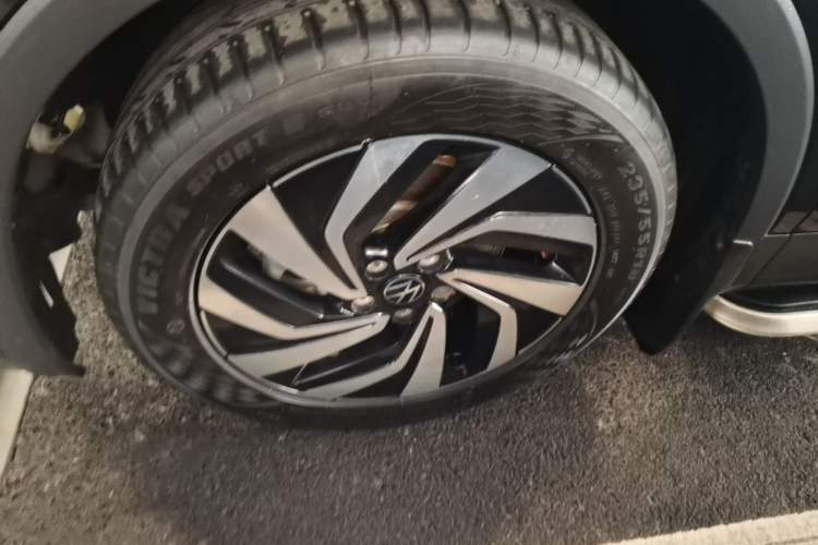 Used Volkswagen Tiguan L 2022 330TSI Automatic Two-Wheel Drive Smart Edition Left Front Wheel Hub