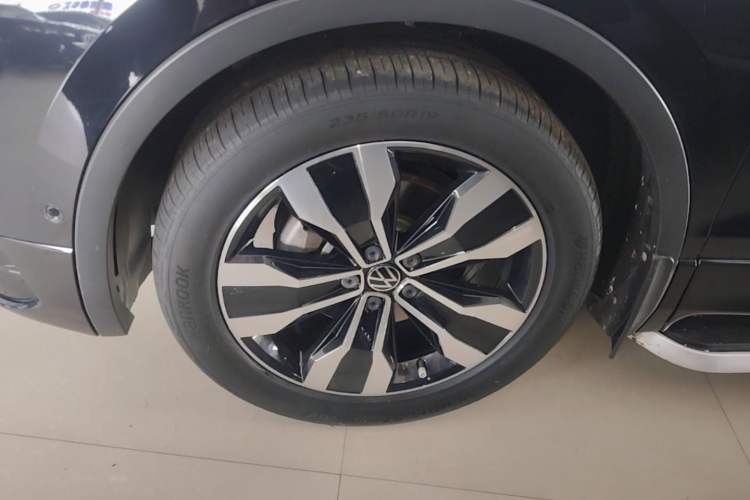 Used Volkswagen Tiguan L 2022 330TSI Automatic Two-Wheel Drive R-Line Enhanced Edition Left Front Wheel Hub