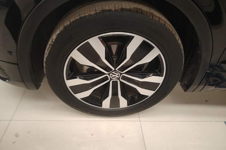 Used Volkswagen Tiguan L 2022 330TSI Automatic Two-Wheel Drive R-Line Enhanced Edition Left Front Wheel Hub