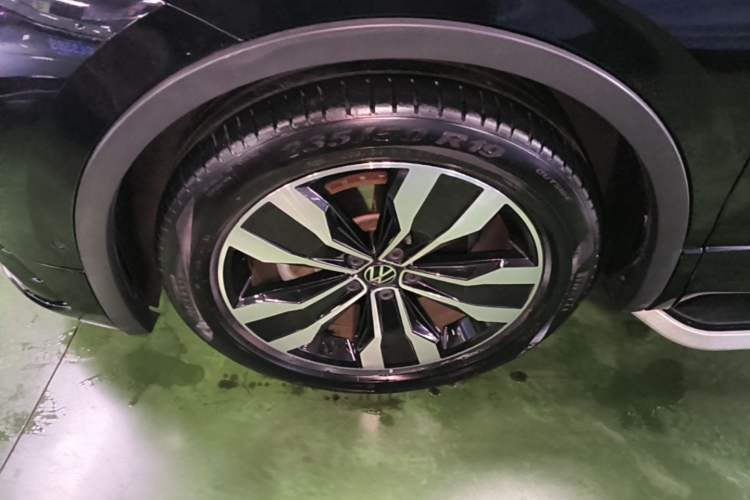 Used Volkswagen Tiguan L 2022 330TSI Automatic Two-Wheel Drive R-Line Enhanced Edition Left Front Wheel Hub