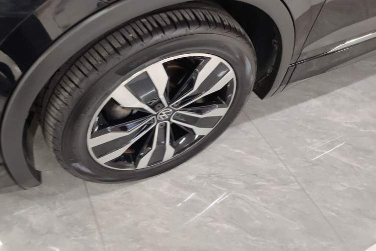 Used Volkswagen Tiguan L 2022 330TSI Automatic Two-Wheel Drive R-Line Enhanced Edition Left Front Wheel Hub