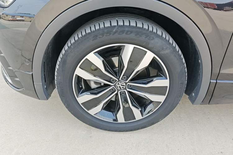 Used Volkswagen Tiguan L 2022 330TSI Automatic Two-Wheel Drive R-Line Enhanced Edition Left Front Wheel Hub