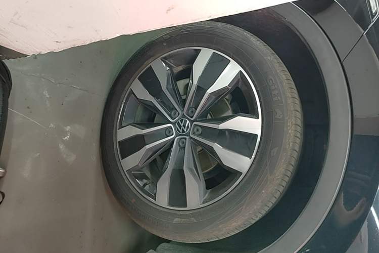 Used Volkswagen Tiguan L 2022 330TSI Automatic Two-Wheel Drive R-Line Flagship Edition Left Front Wheel Hub